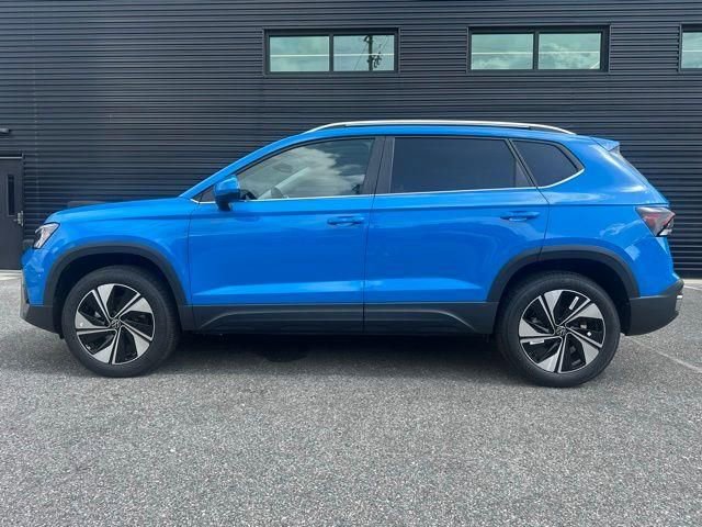 New 2025 Volkswagen Taos SE image 9