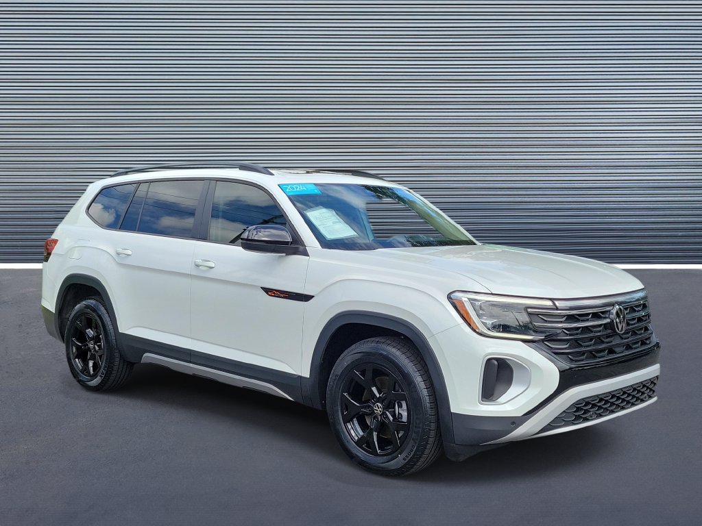 Certified 2024 Volkswagen Atlas Peak Edition SEL AWD/4WD image 2