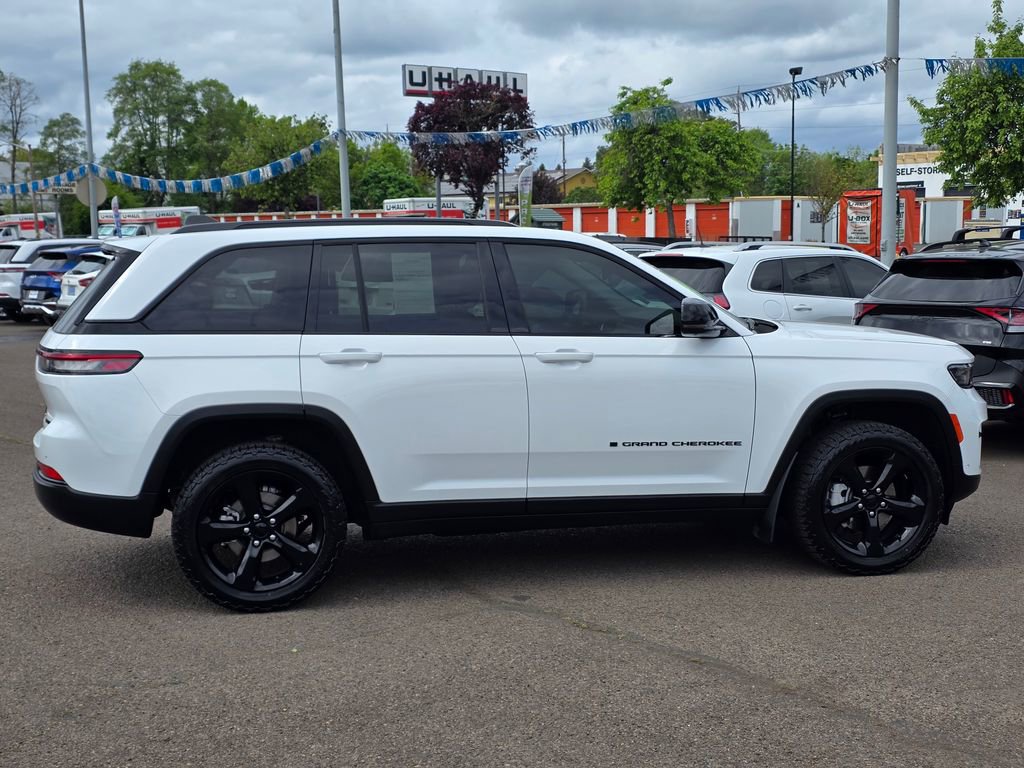 Used 2023 Jeep Grand Cherokee Limited w/ Luxury Tech Group II AWD/4WD image 8