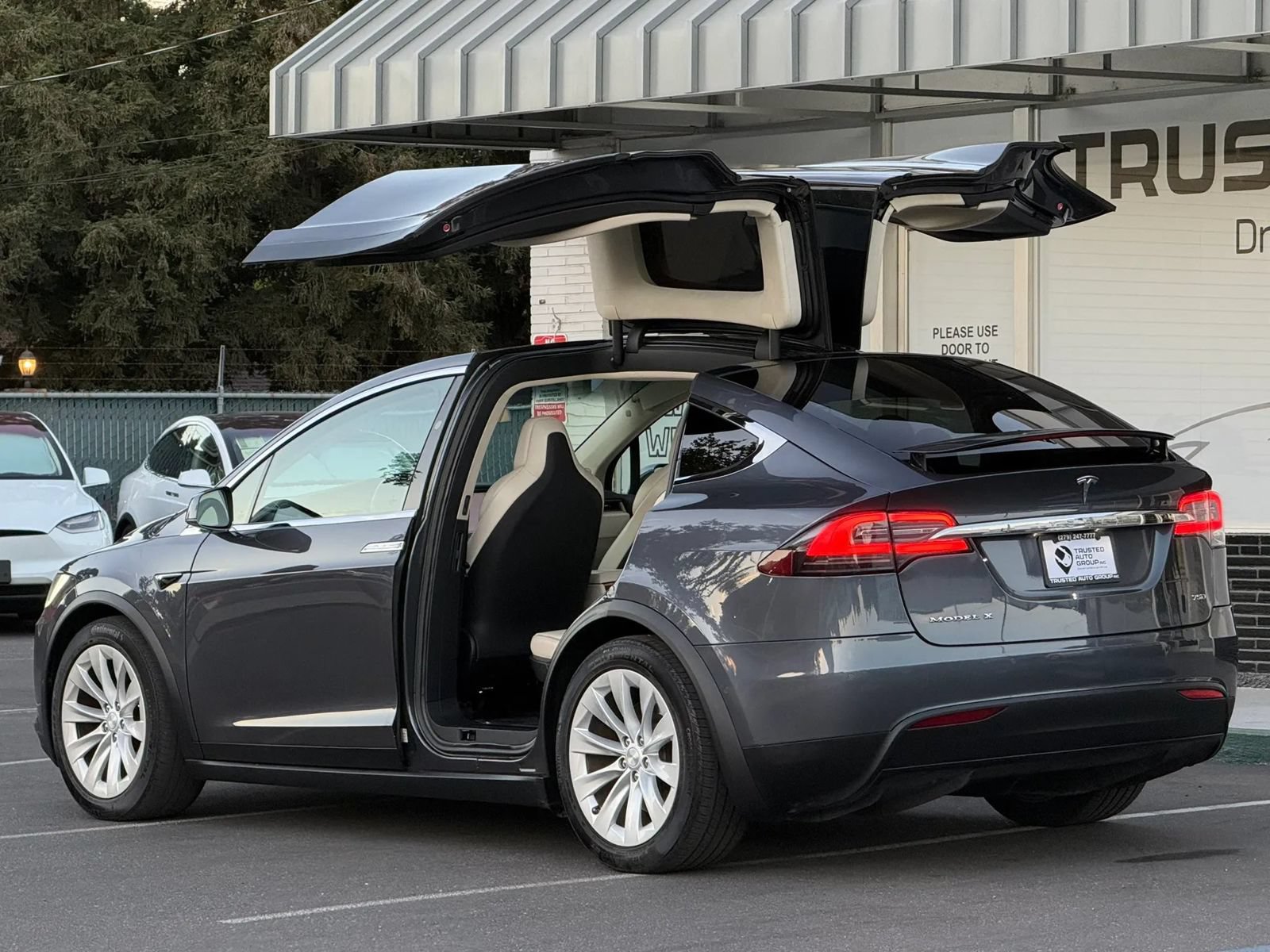 Used 2018 Tesla Model X 75D AWD/4WD image 6