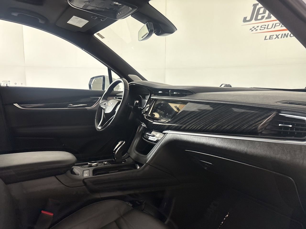 Used 2024 Cadillac XT6 Premium Luxury image 31