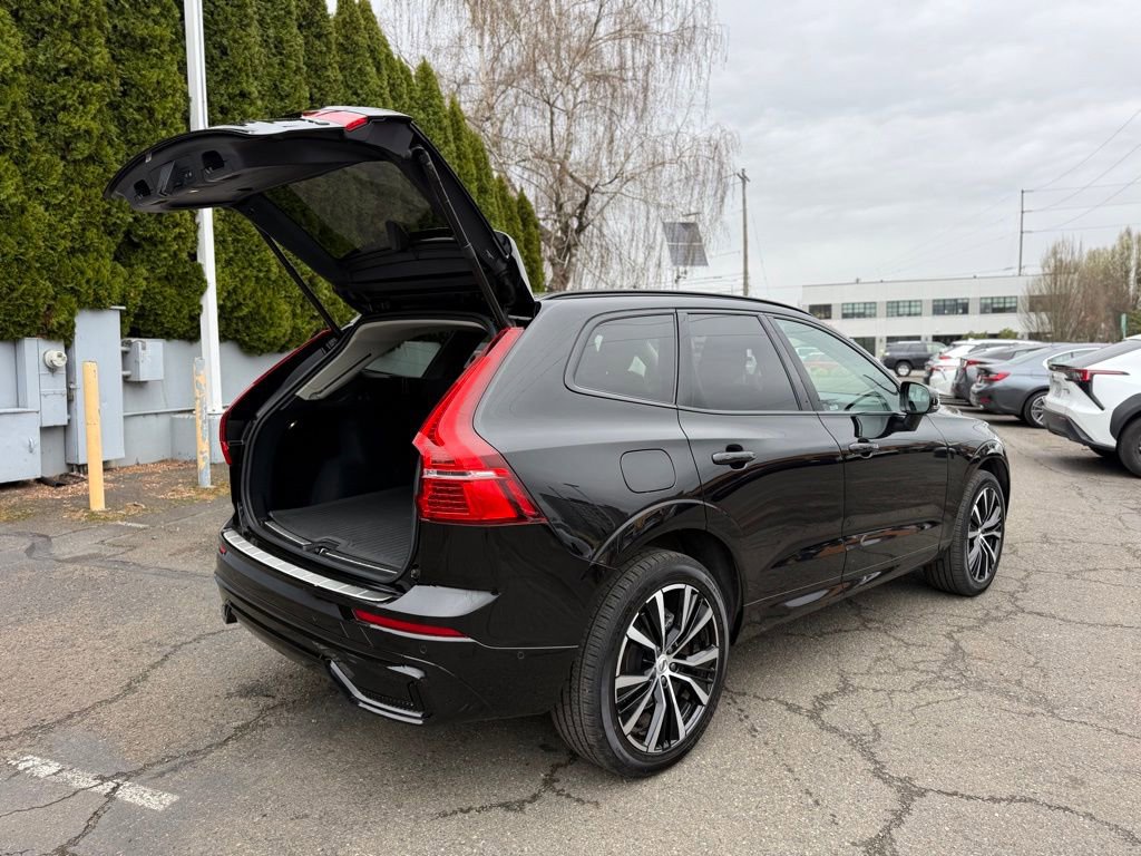 Used 2025 Volvo XC60 B5 Plus w/ Protection Package Premier image 10