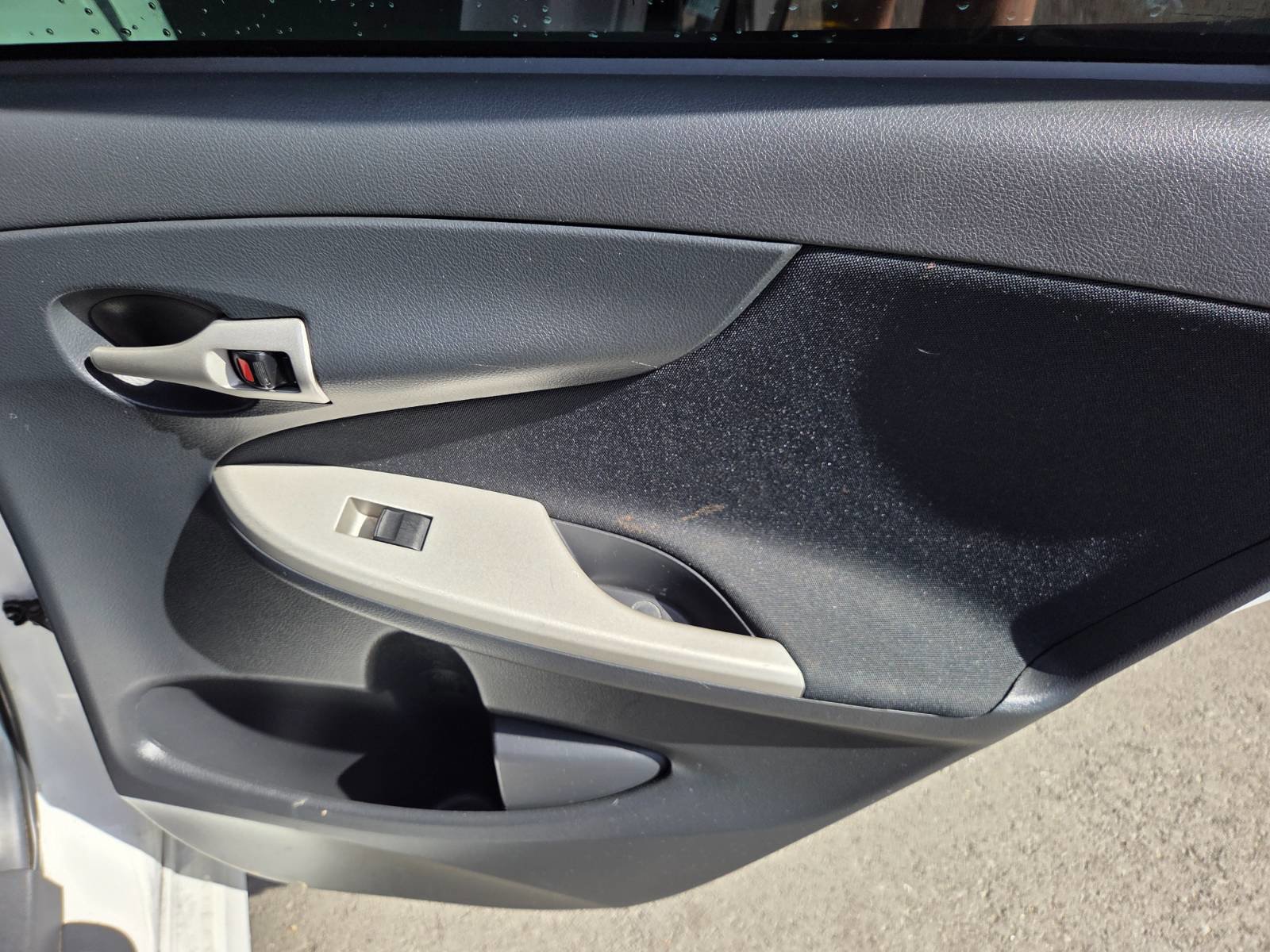 Used 2012 Toyota Corolla S image 12