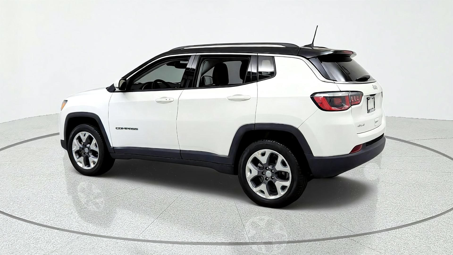 Used 2019 Jeep Compass Limited AWD/4WD image 3