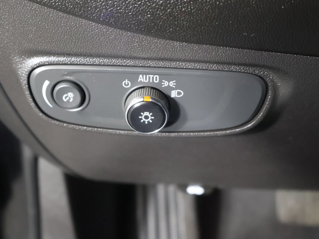 Used 2023 Chevrolet Equinox LT AWD/4WD image 32