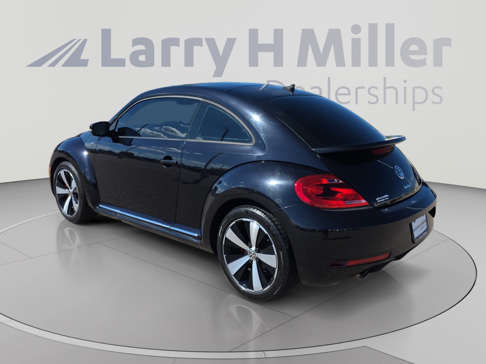 Used 2014 Volkswagen Beetle R-Line FWD image 3