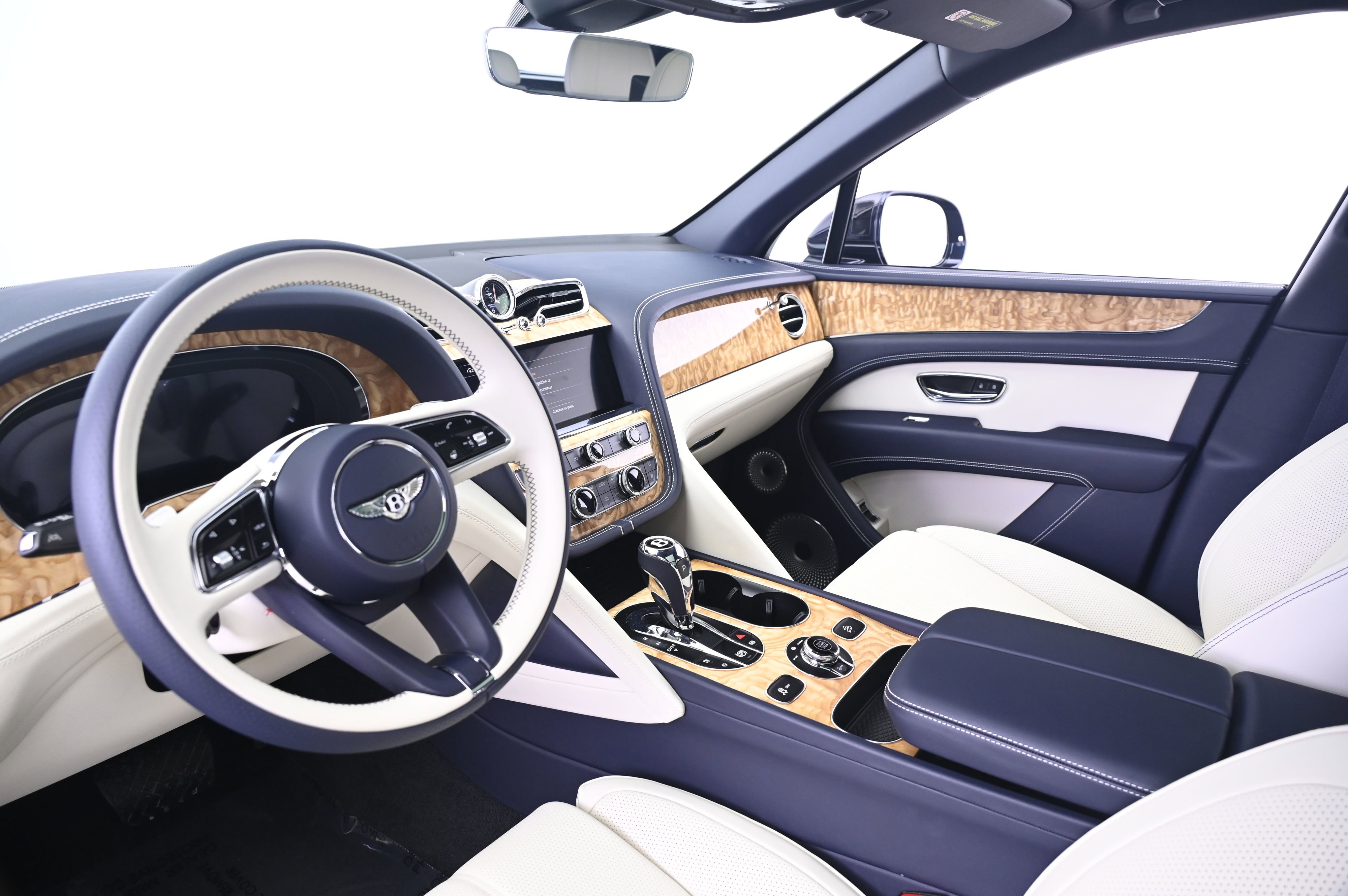 Used 2024 Bentley Bentayga Extended Wheelbase image 4