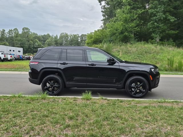 New 2026 Jeep Grand Cherokee Limited w/ Limited Altitude Package AWD/4WD image 14
