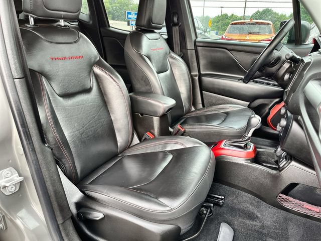 Used 2021 Jeep Renegade Trailhawk AWD/4WD image 27