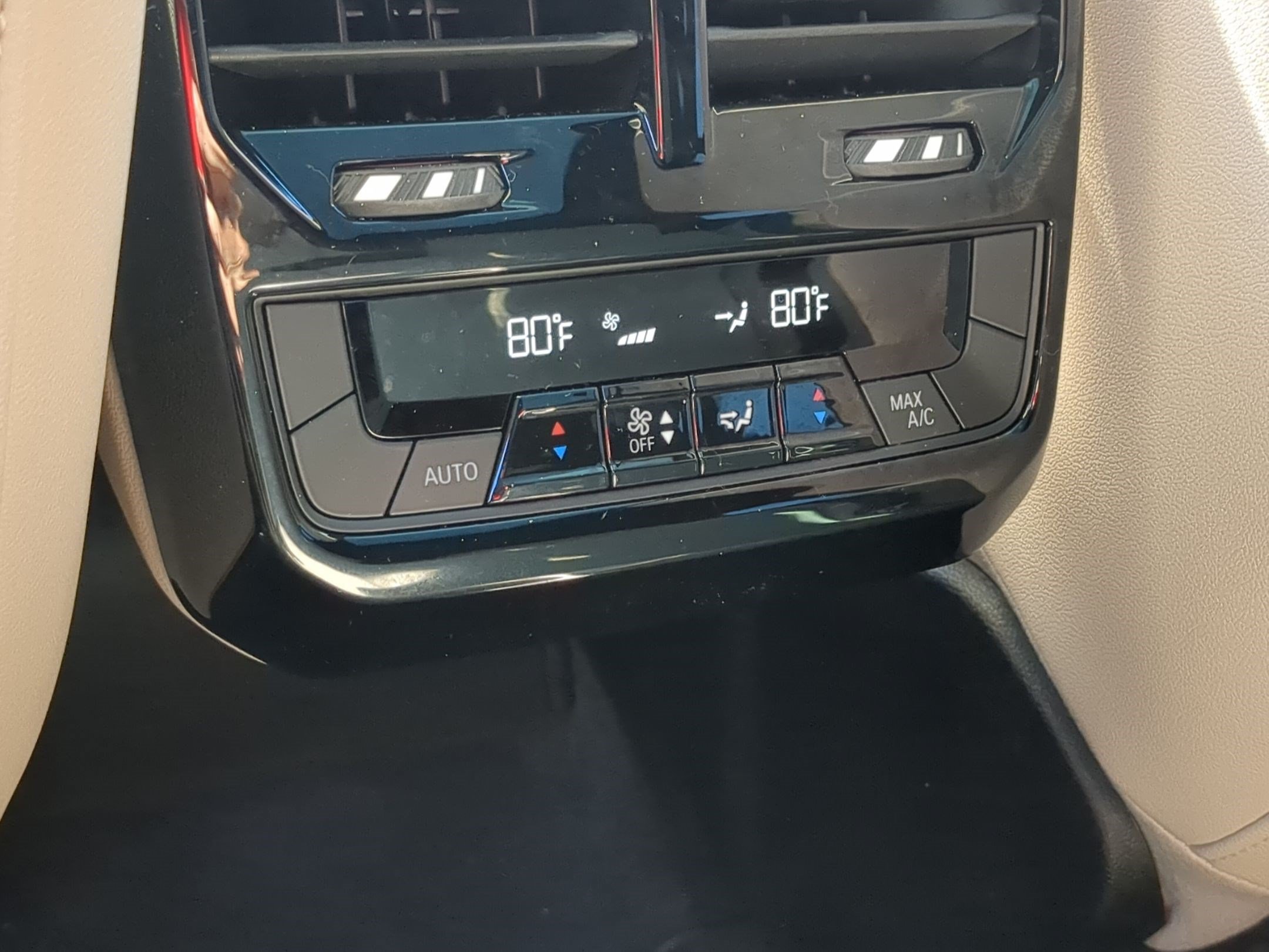 Used 2025 BMW iX xDrive50 w/ Premium Package AWD/4WD image 29