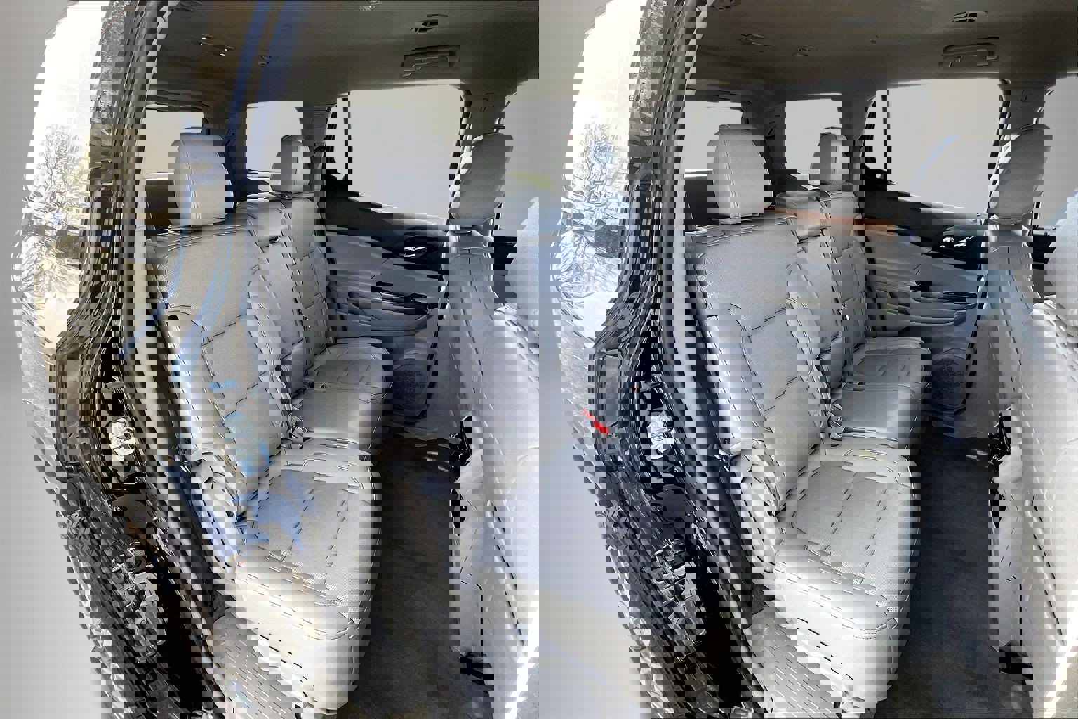 Used 2023 GMC Acadia SLT image 25