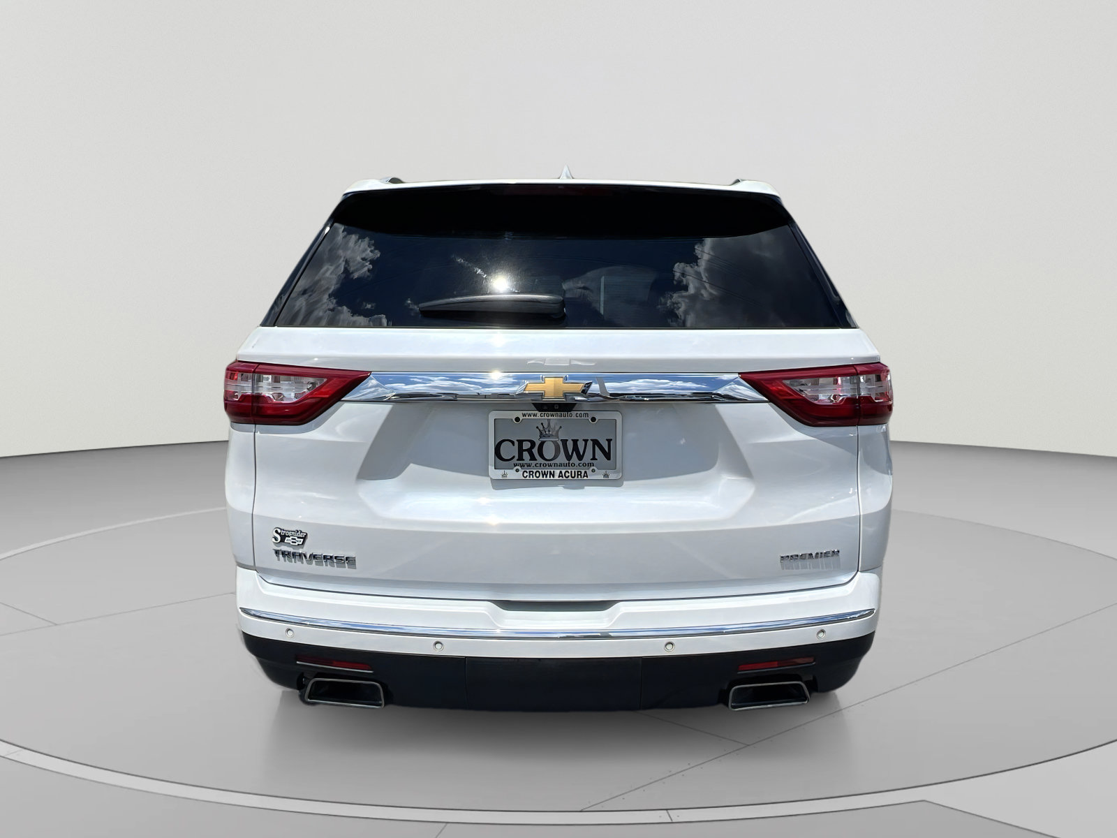 Used 2019 Chevrolet Traverse Premier w/ Driver Confidence II Package FWD image 4