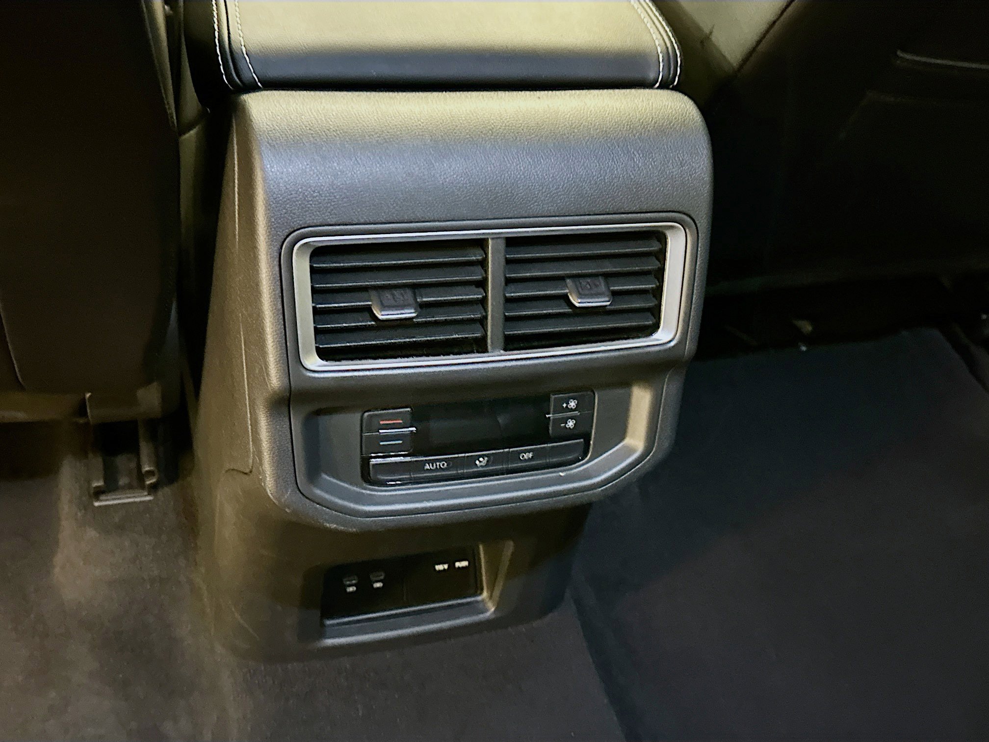 Used 2024 Volkswagen Atlas SE image 28