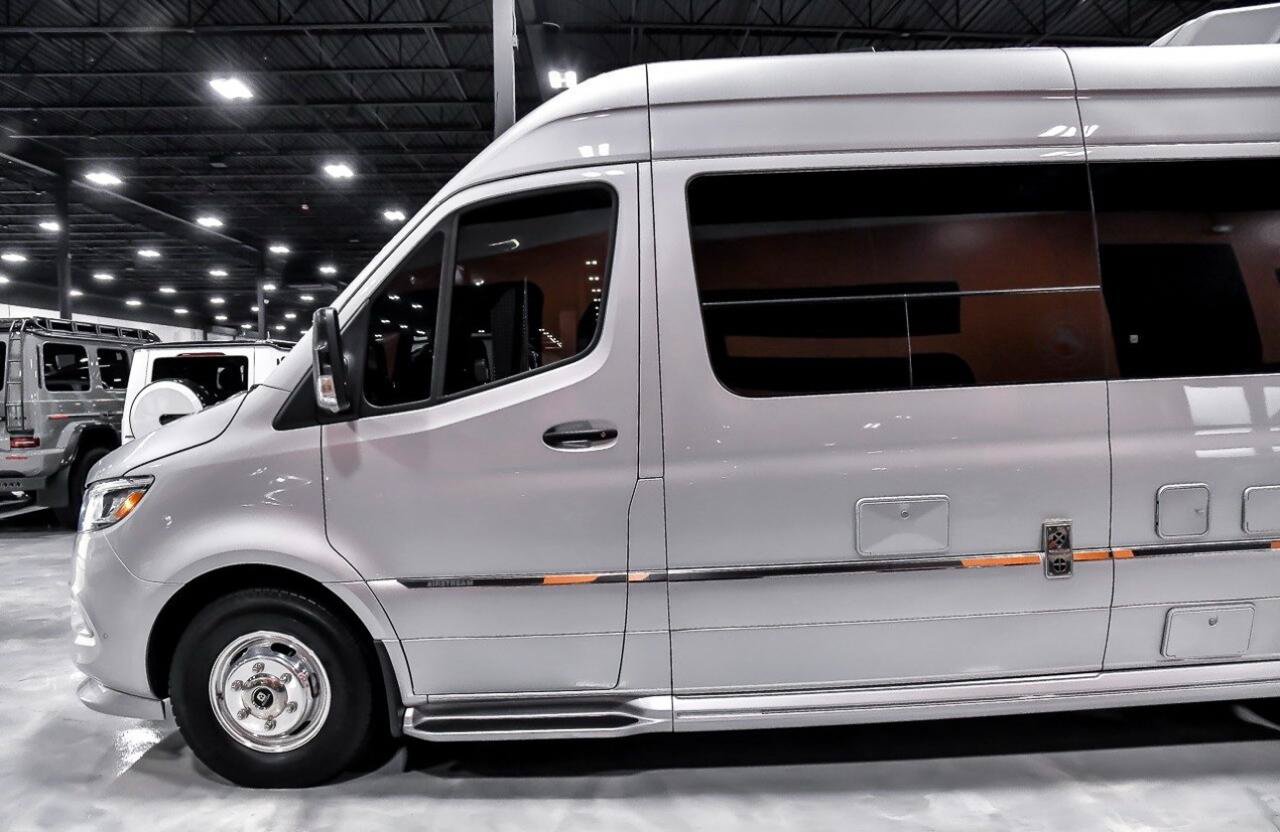 Used 2022 Mercedes-Benz Sprinter 3500 image 3