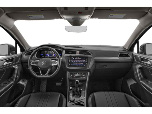 Used 2022 Volkswagen Tiguan SE w/ Panoramic Sunroof Package AWD/4WD image 11