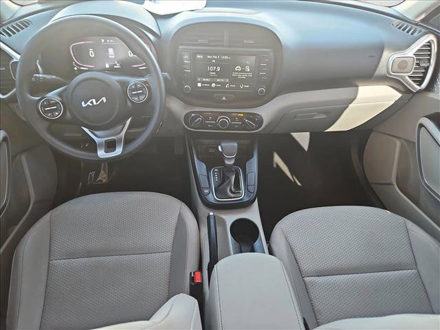 Used 2023 Kia Soul LX image 16