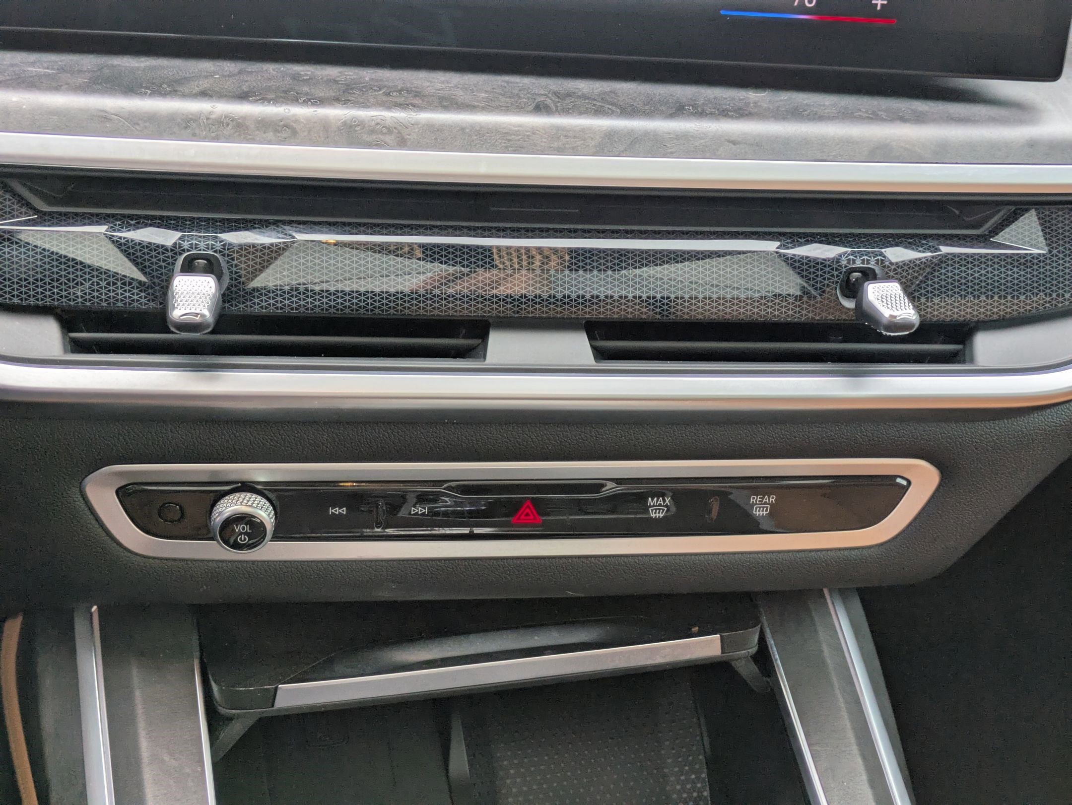 Used 2023 BMW X7 xDrive40i w/ Premium Package image 23