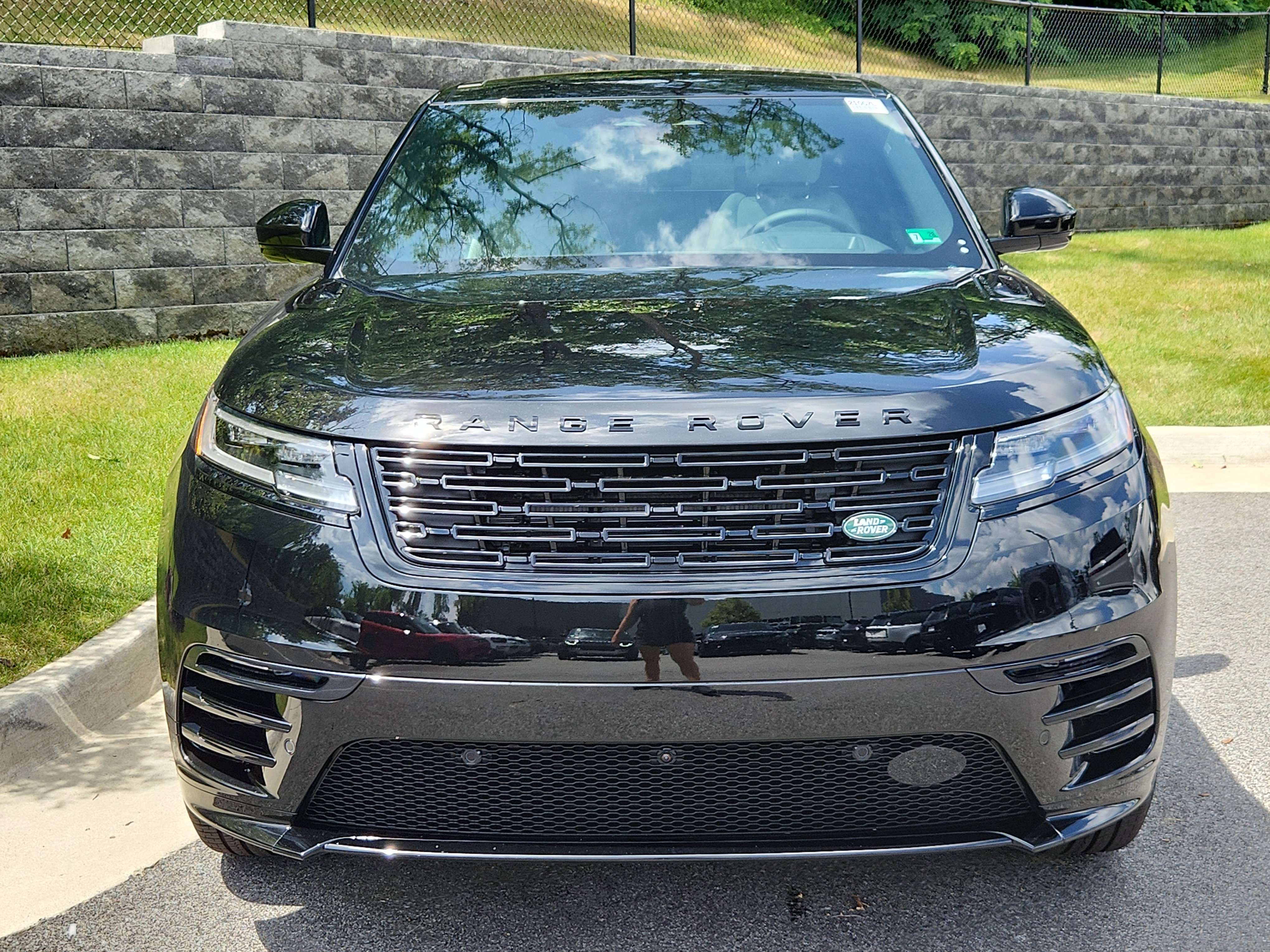 New 2026 Land Rover Range Rover Velar Dynamic SE image 8