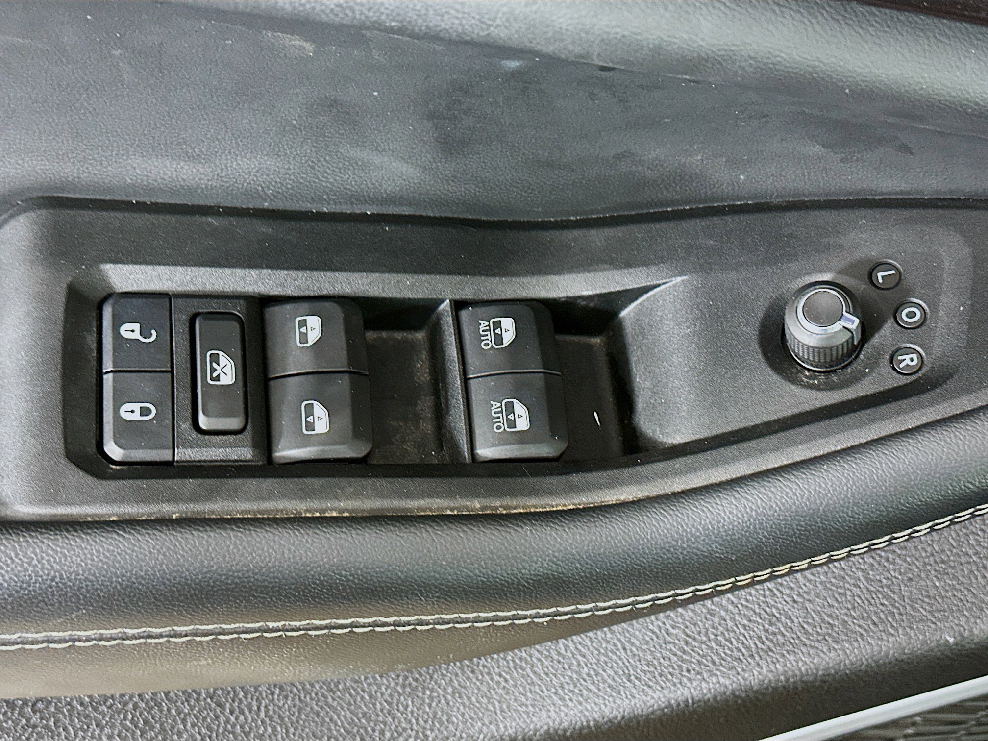 Used 2022 Jeep Grand Cherokee L Laredo image 15