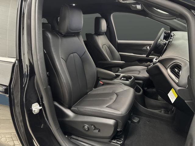 New 2026 Chrysler Pacifica Select image 31