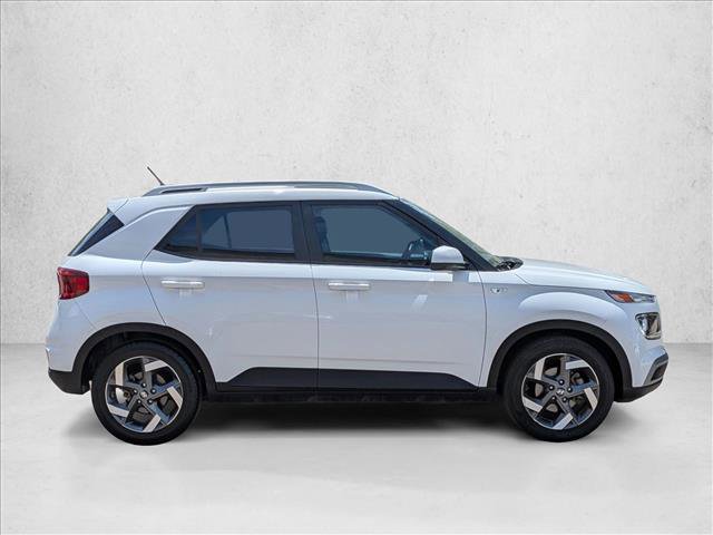Used 2023 Hyundai Venue SEL FWD video 4