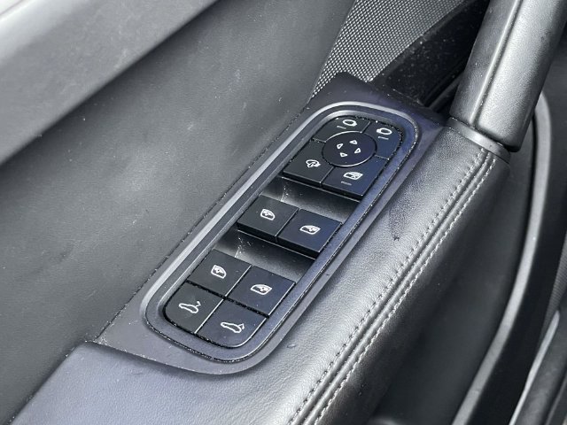 Certified 2025 Porsche Cayenne Coupe AWD/4WD image 37