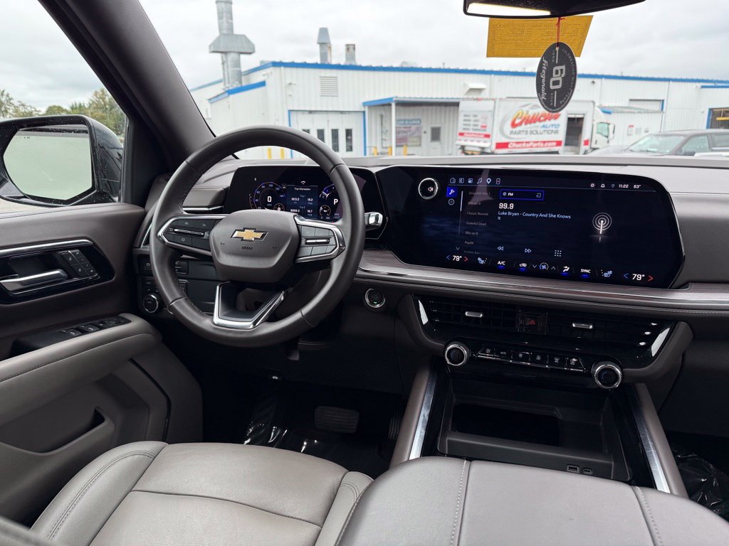 Used 2025 Chevrolet Suburban LT AWD/4WD image 15
