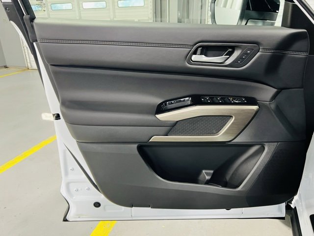 New 2025 Nissan Pathfinder Platinum image 28