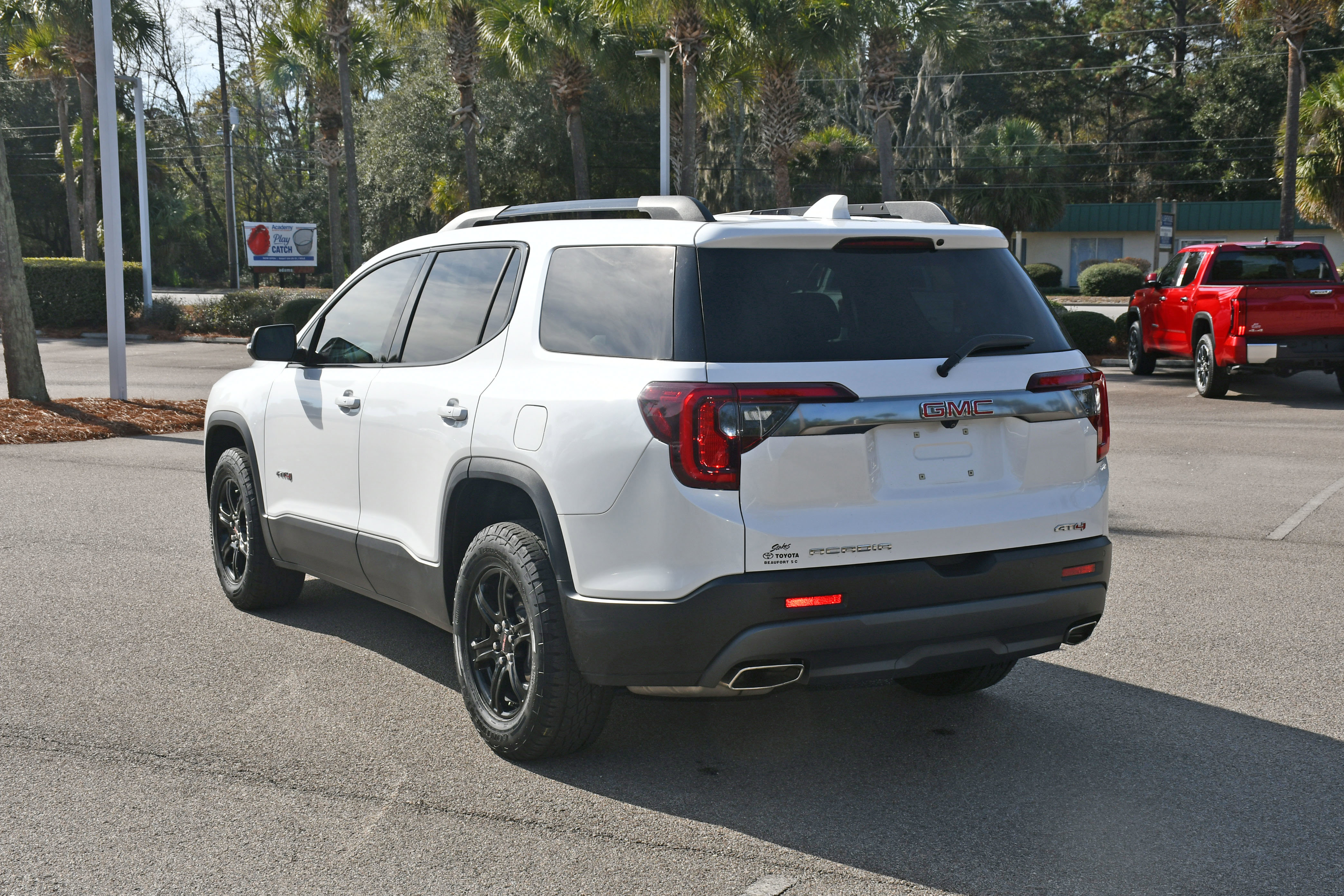 Used 2022 GMC Acadia AT4 w/ Technology Package image 4