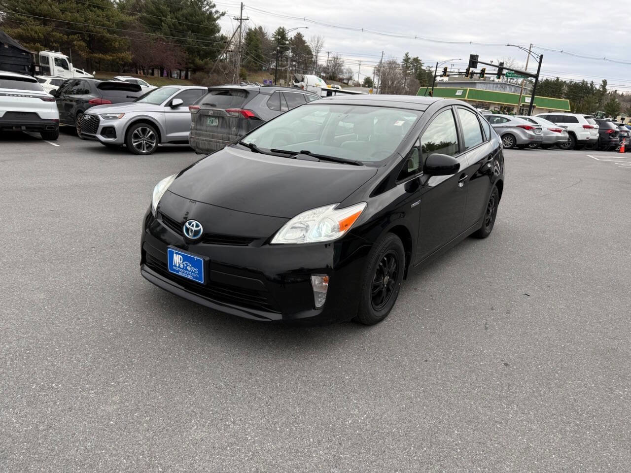 Used 2013 Toyota Prius Four w/ Deluxe Solar Roof Pkg FWD image 2