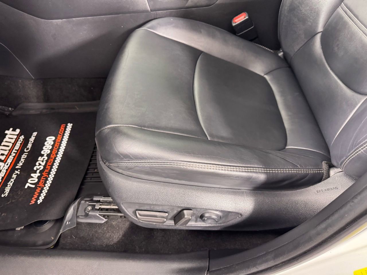 Used 2020 Toyota RAV4 XLE Premium image 12