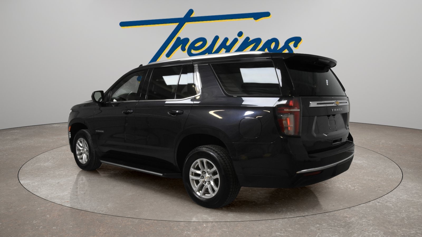 Used 2024 Chevrolet Tahoe LT RWD image 9
