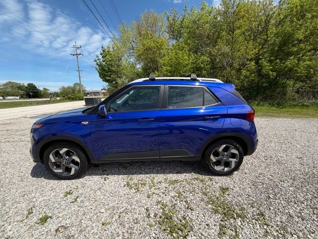 Used 2023 Hyundai Venue Limited FWD image 12