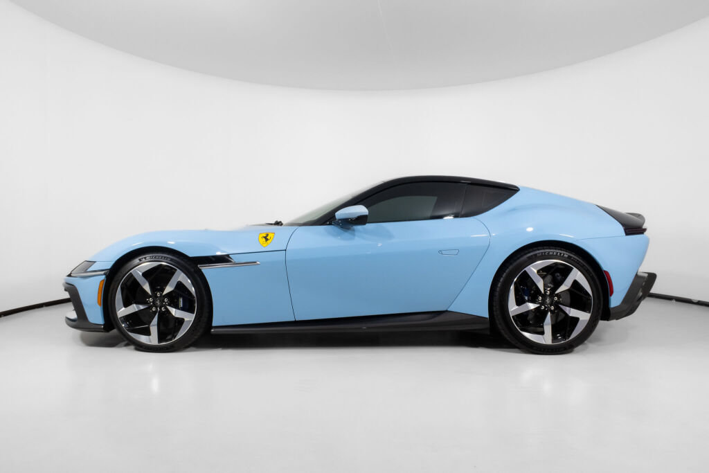 Used 2025 Ferrari 12Cilindri RWD image 3