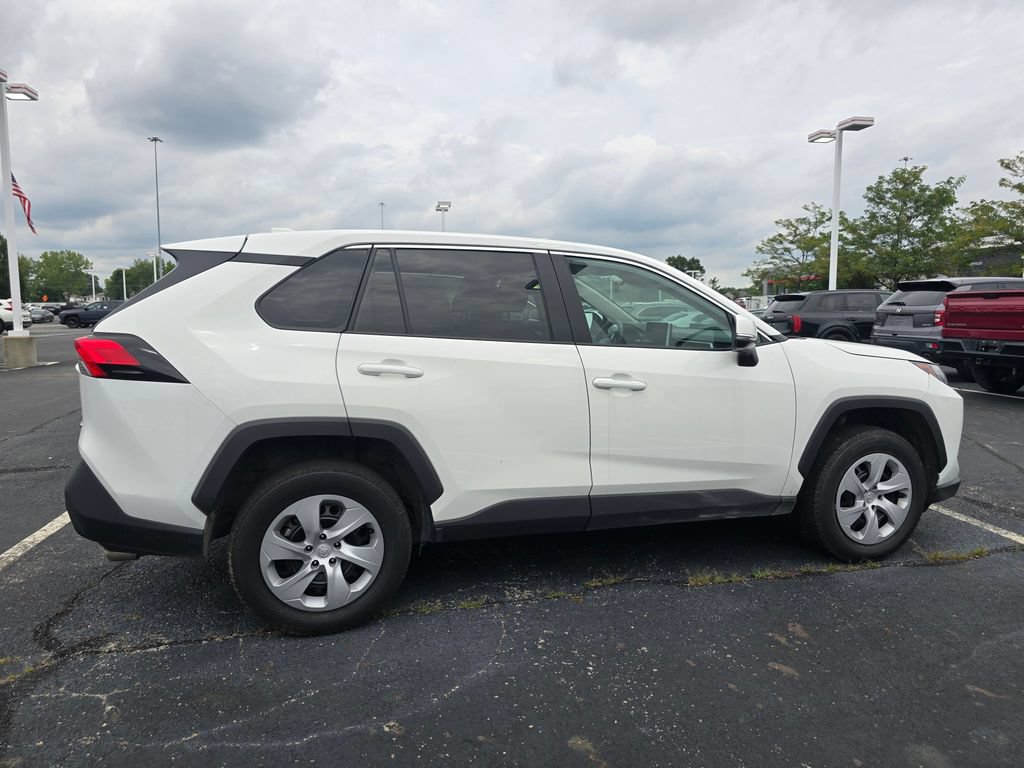 Used 2024 Toyota RAV4 LE AWD/4WD image 9