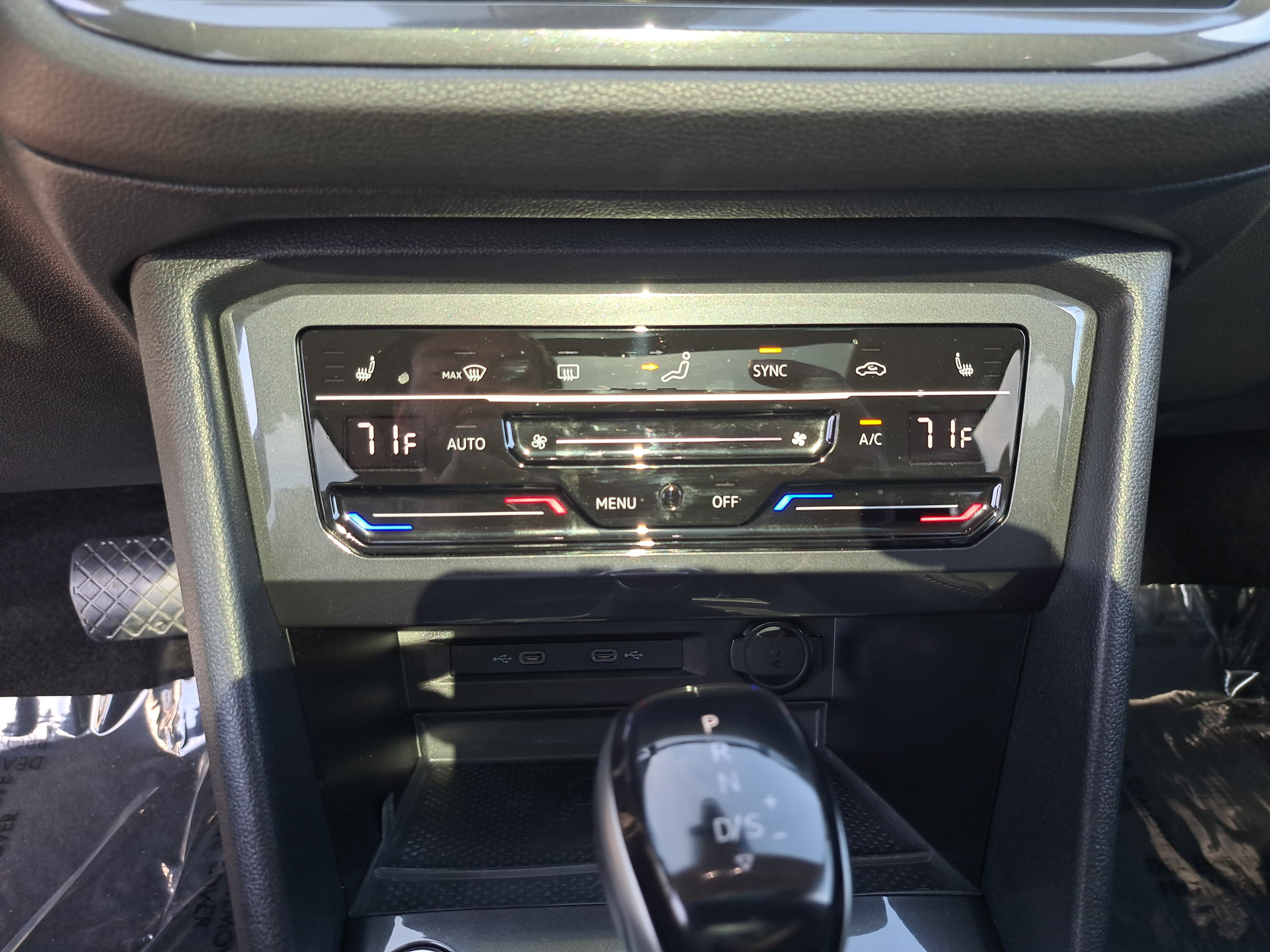Used 2023 Volkswagen Tiguan SE w/ Panoramic Sunroof Package FWD image 20