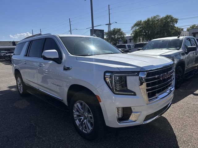 Used 2024 GMC Yukon XL SLT w/ SLT Luxury Package image 4