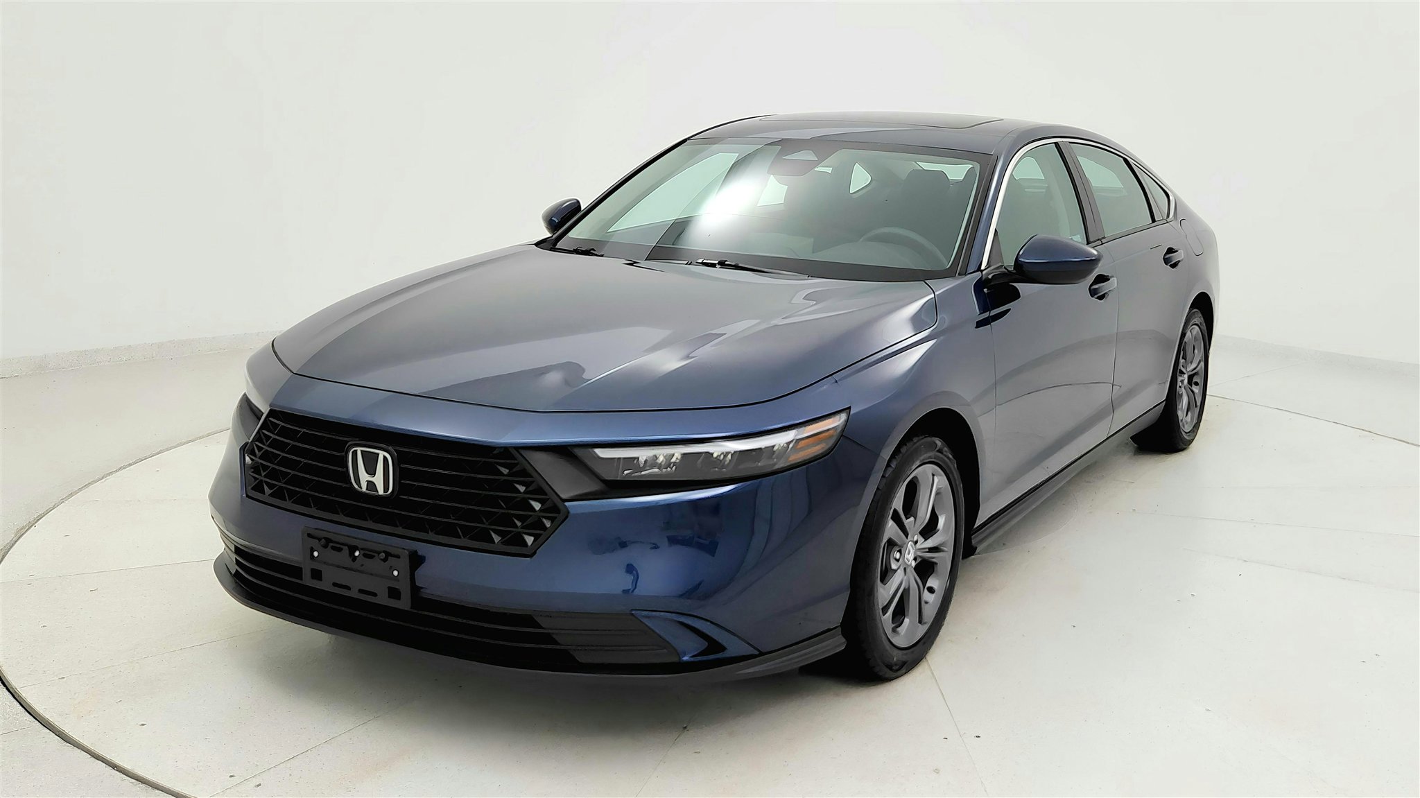Used 2023 Honda Accord EX image 8