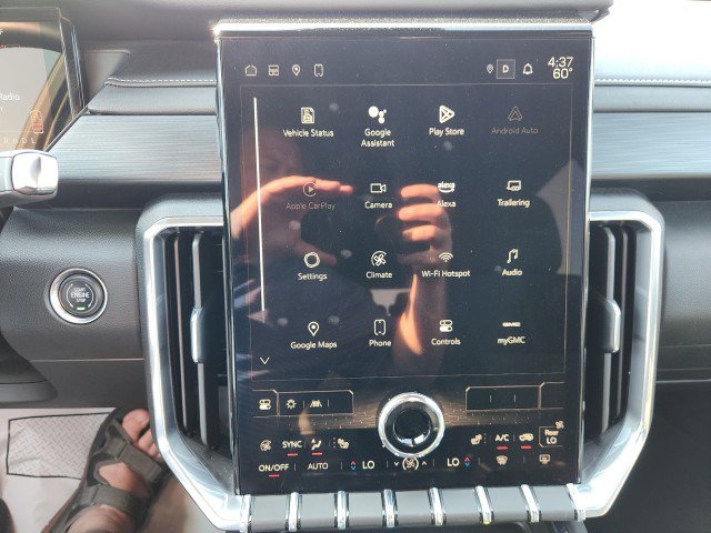 Used 2025 GMC Acadia Elevation image 44