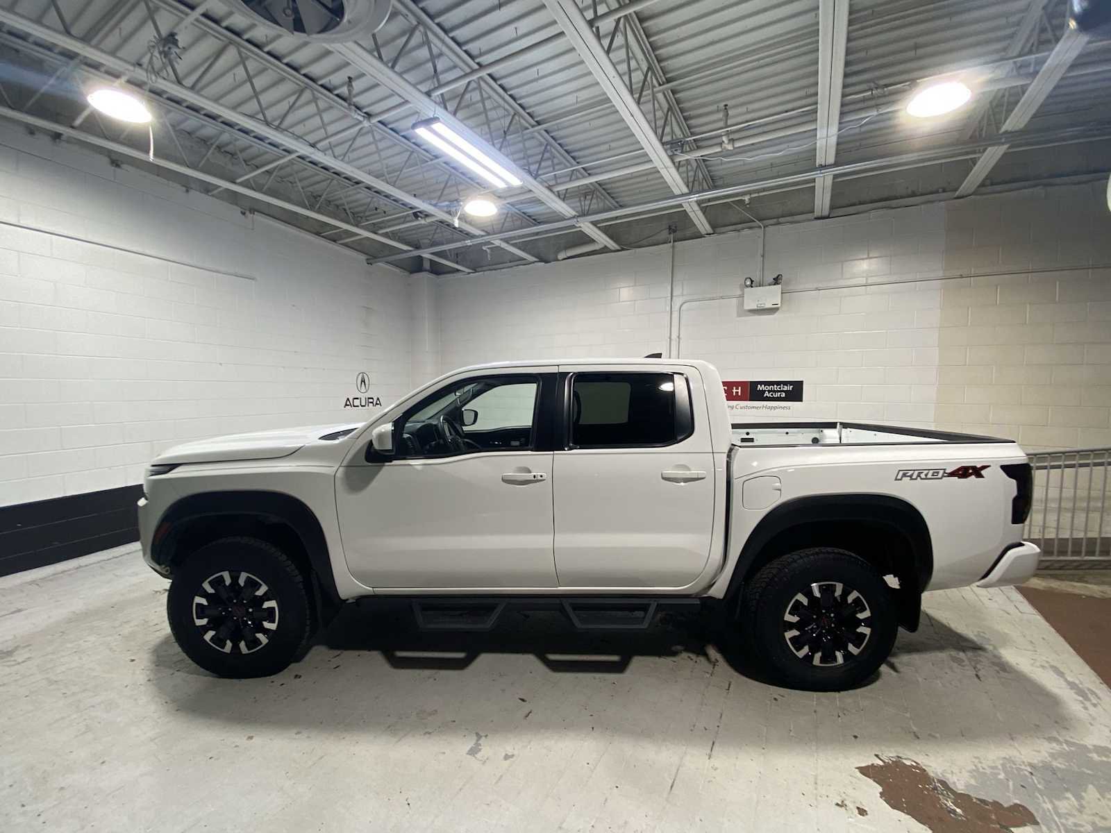 Used 2023 Nissan Frontier PRO-4X w/ Technology Package AWD/4WD image 3