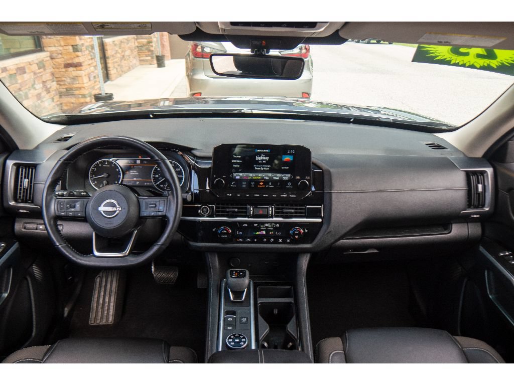 Used 2023 Nissan Pathfinder SL w/ Black Appearance Package AWD/4WD image 14