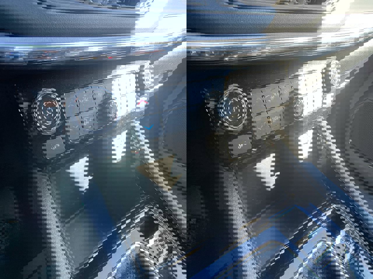 Used 2022 Jeep Compass Limited image 19