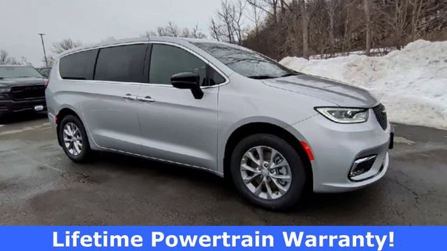 New 2026 Chrysler Pacifica Select image 2