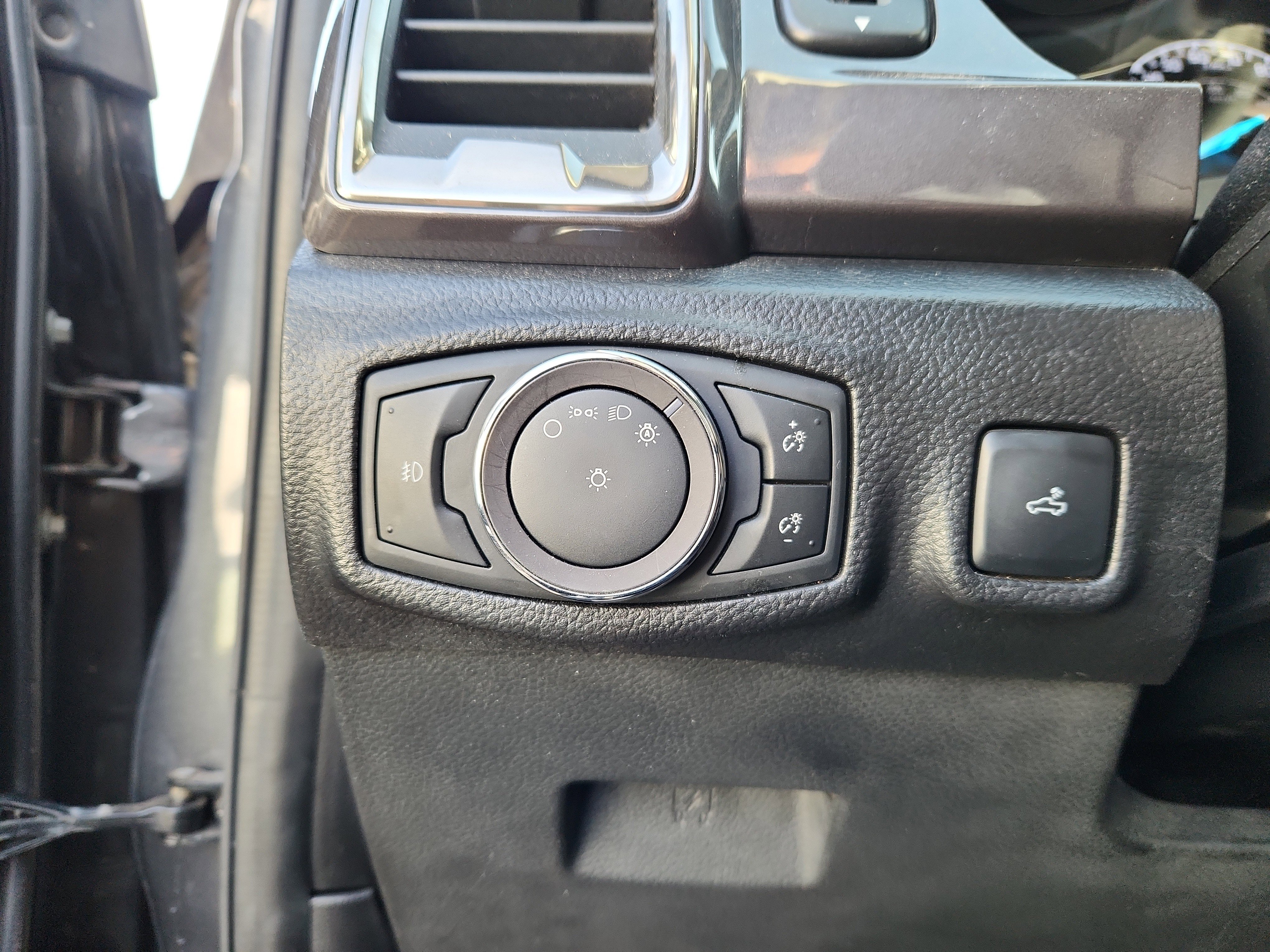 Used 2019 Ford Ranger Lariat w/ Equipment Group 501A Mid image 19