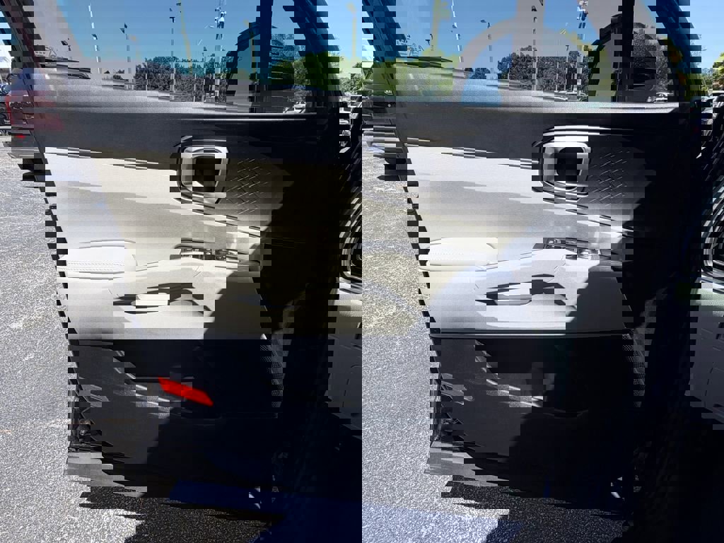 Certified 2025 Kia Sorento S w/ Panoramic Sunroof Package image 23