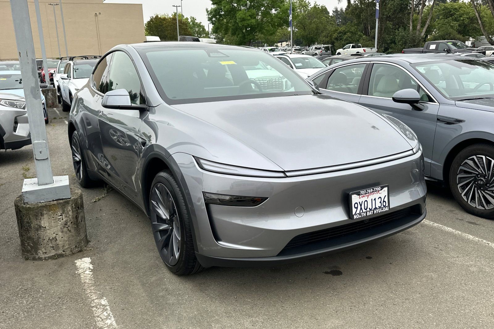 Used 2026 Tesla Model Y 2WD image 2
