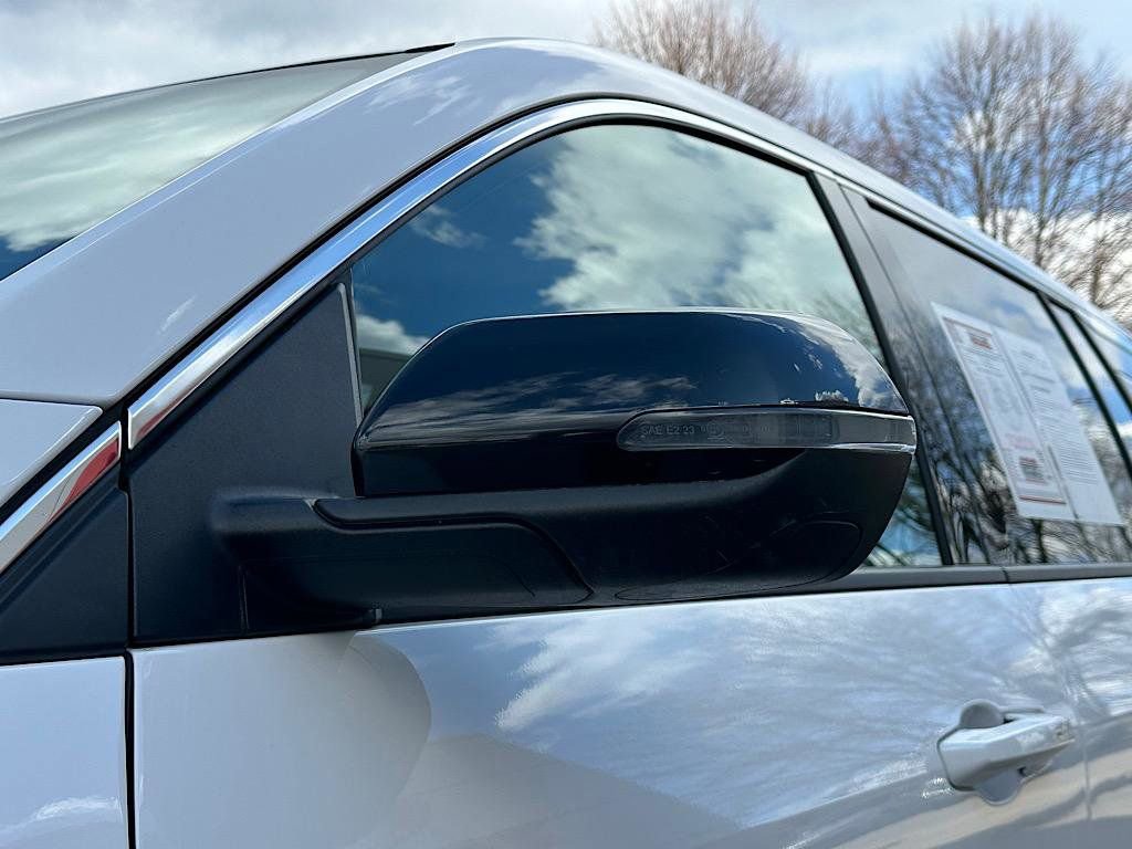 Used 2026 Chevrolet Traverse LT FWD image 10