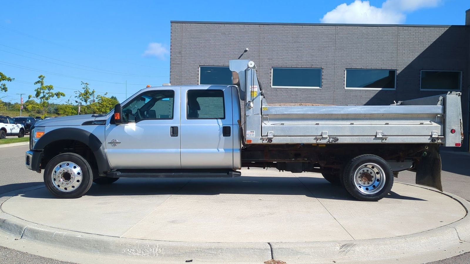 Used 2016 Ford F550 2WD Crew Cab Super Duty image 3