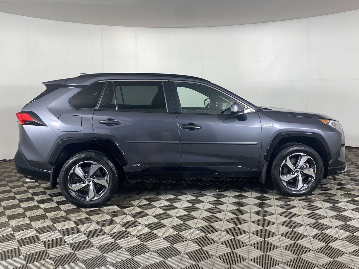 Used 2021 Toyota RAV4 SE w/ Weather & Moonroof Package AWD/4WD image 7