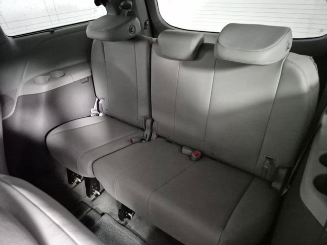 Used 2016 Toyota Sienna XLE Premium image 26